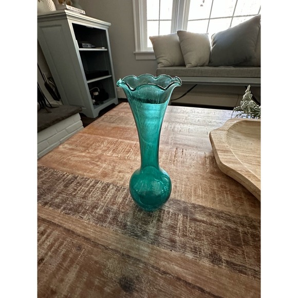 Beautiful vintage small teal vase with crackled glass at bottom - Picture 2 of 7